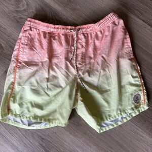 Billabong shorts yellow/orange size 36
